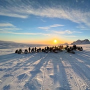 Reykjavík: Gletscher-Schneemobil und heiße Quellen mit Abholung