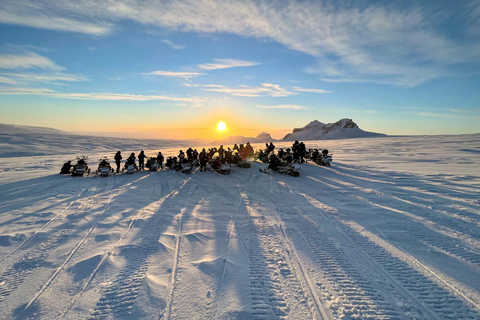 Reykjavik: Tour in motoslitta del ghiacciaio Langjökull e sorgente termale