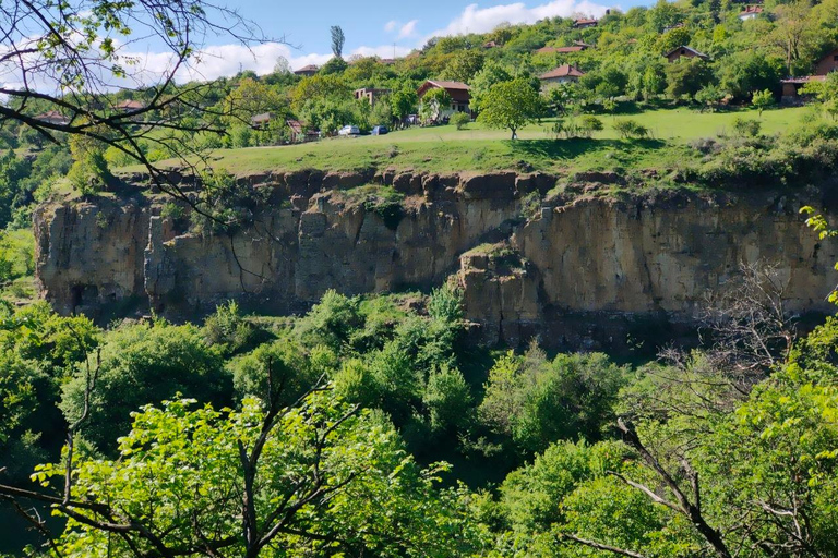 From Sofia: Iskar Gorge Hiking & Skaklya Waterfall Day Trip