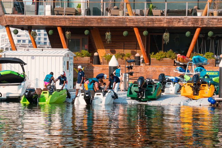 Abu Dhabi: Private Small Boat Rental (No License Required) Abu Dhabi: Small Boat 2 Hour Rental (No License Required)