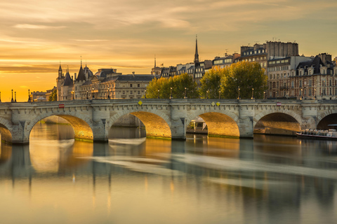 Guided Visit of Notre Dame and Île de la Cité | Small Group Group Tour in Italian