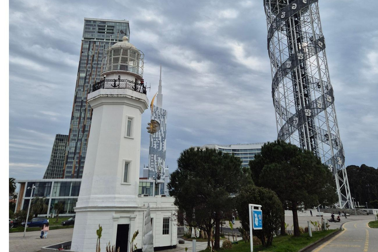 Batumi: Architectural Tour & tasting Adjarian Khachapuri