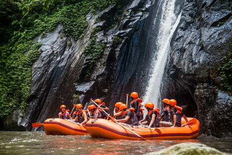 Bali: Avventura di rafting guidato sul fiume Ayung con pranzoRafting sul fiume Ayung con prelievo dall&#039;hotel