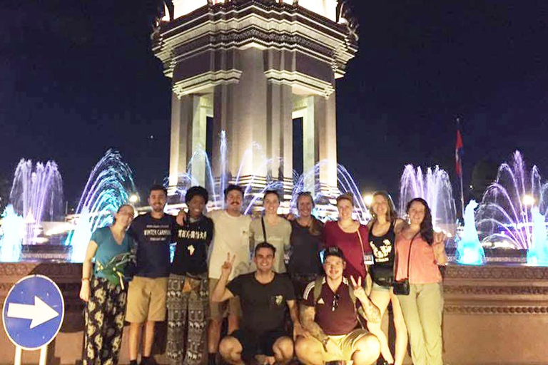 جولة سير في بنوم بنه: التاريخ والثقافة والفن وطعام الشوارع