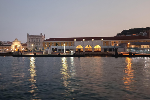 Cascais: Sunset Cruise to Lisbon with Open Bar