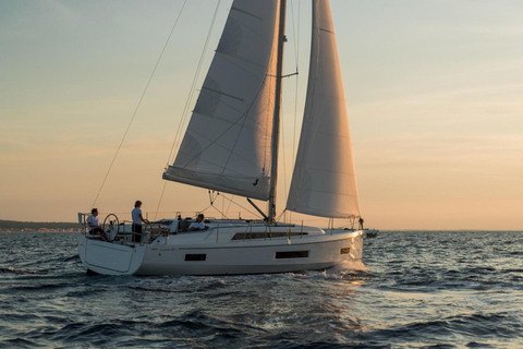 Lagos: Beneteau Oceanis 40.1 Private Sailing Experience