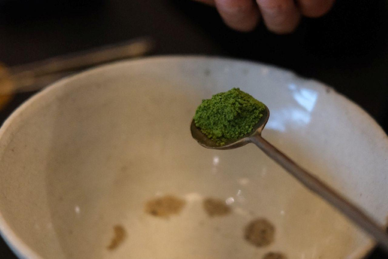 Busan: incenso coreano della serenità, tè e meditazioneBusan: incenso coreano, tè e meditazione