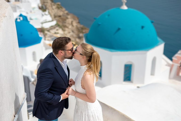 Oia : Séance photo de couple avec 50 photos éditées numériquement