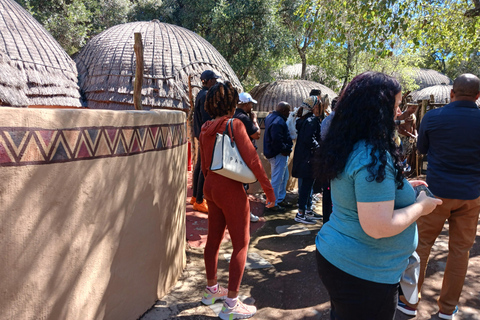 Lesedi : Visite du village culturel et initiation à la danse tribale