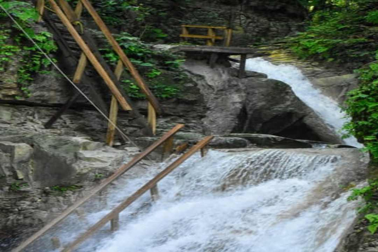 Puerto Plata: aventura en 7 cascadas con almuerzo y servicio de recogidaPuerto Plata: aventura por 7 cascadas con almuerzo y servicio de recogida