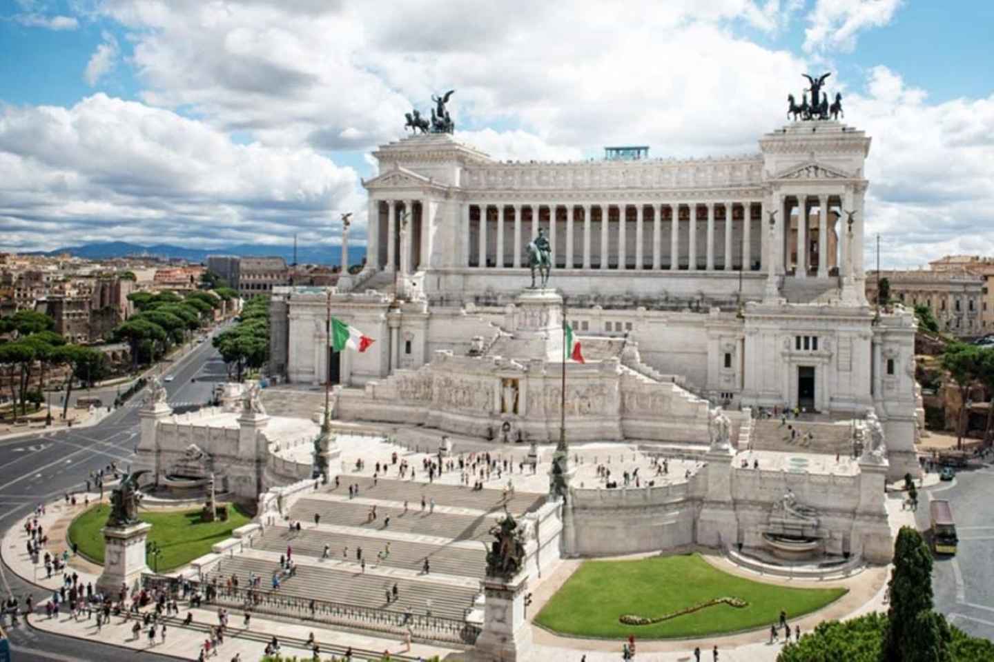 Roma: Vittoriano con Terraza & Entrada Guiada a Palazzo Venezia