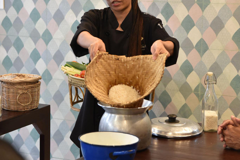 Sathon: Hands-on Thai Cooking Class & Market Tour in Bangkok