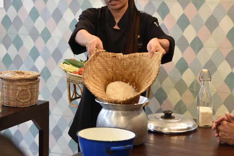 Sathon: Hands-on Thai Cooking Class & Market Tour in Bangkok