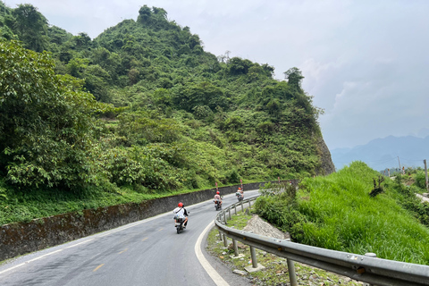 Von Hanoi aus: 4-tägige Ha Giang Loop Car Tour plus Videoschnitt