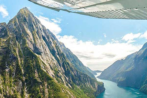 Depuis Wanaka : Milford Sound &amp; Glaciers Scenic Flyover (survol panoramique du détroit de Milford et des glaciers)