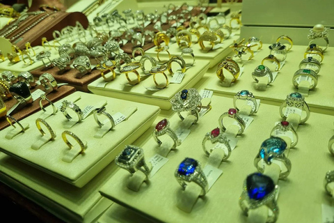 Abu Dhabi Traditional Souqs & Mall Shopping Tour with Pickup