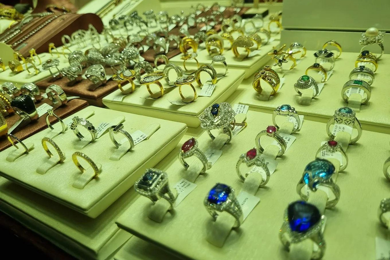 Abu Dhabi Traditional Souqs & Mall Shopping Tour with Pickup