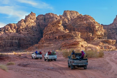 Wędrówka po Jebel um e'ddami lub Jebel Hash - najważniejsze atrakcje Wadi RumPiesze wycieczki - Widok z góry Jebel um e'ddami - wycieczka całodniowa