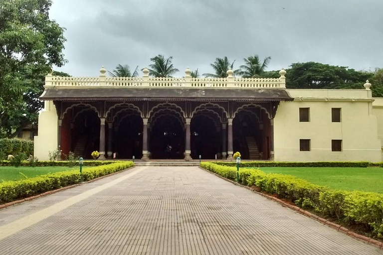 Old Bangalore Walking Tour: Palace, Fort, Temples & Market