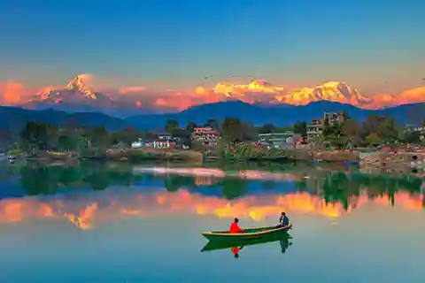 Vivi la magia dell'alba del lago Fewa da Pame