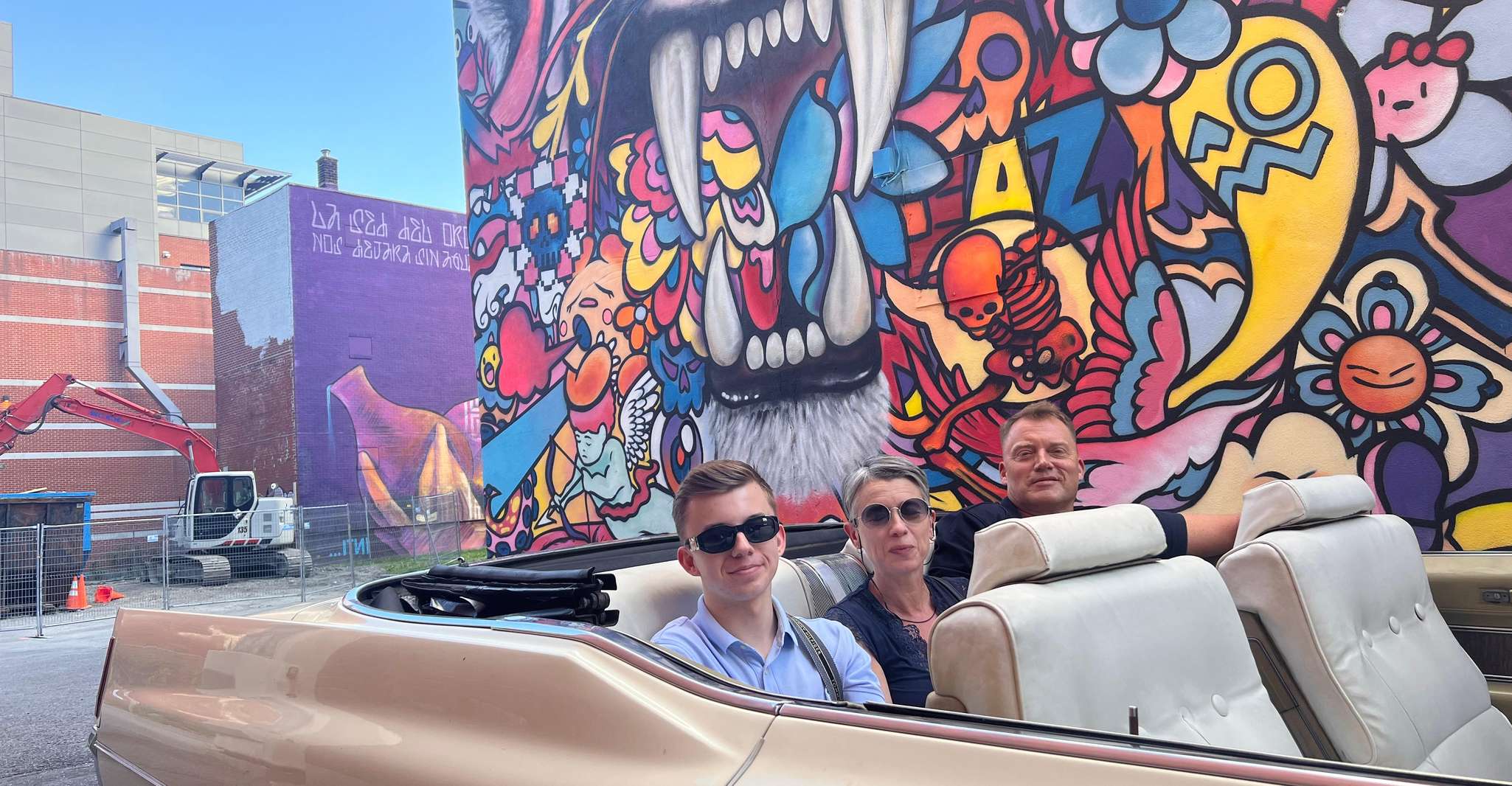 Montréal: Guided Tour in Vintage Convertible Cadillac photo 10