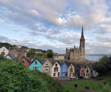 Excursão a pé por Cobh, incluindo a Catedral de St. Colman