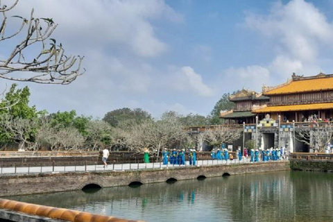 Hoi An/ Da Nang: Tour de la ciudad de Hue con HaiVan PassRecogida compartida en Hoi An