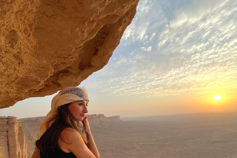 Riyadh: Edge of the World Tour with Snacks and Coffee