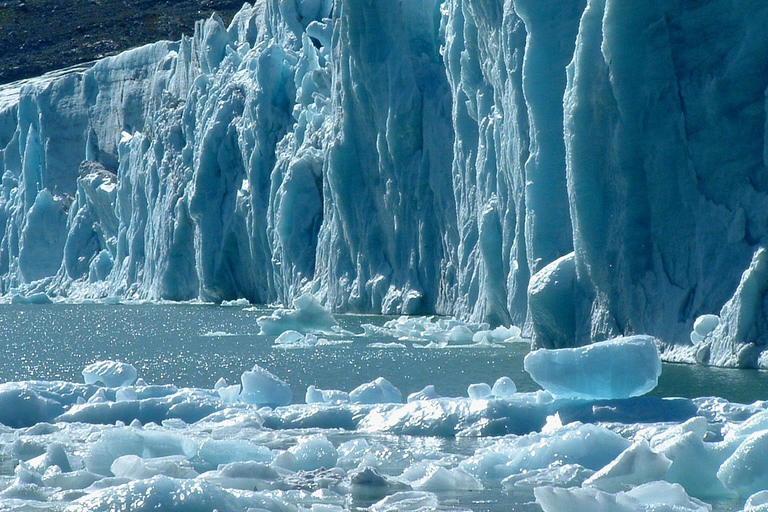 Stygge: Kayaking and Glacier Hike