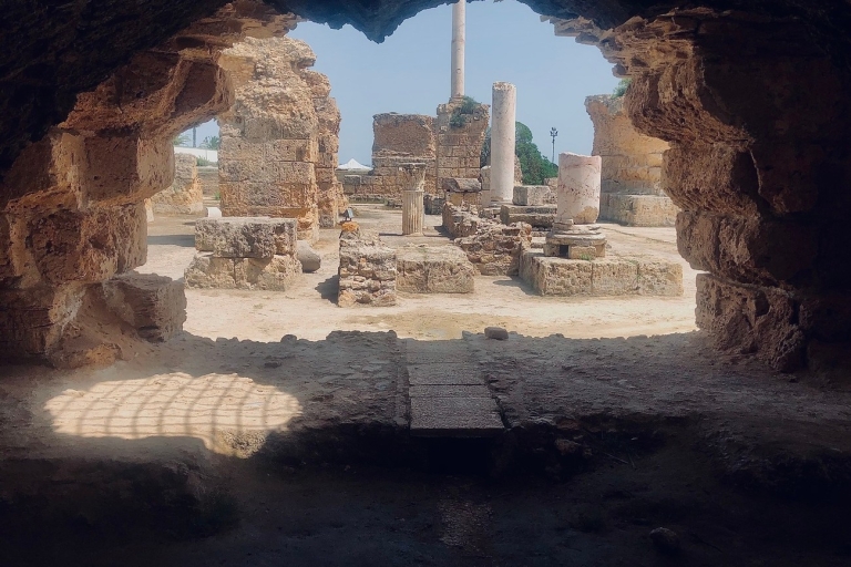Eine ganztägige Tour durch Karthago, Sidi Boussaid und die Medina von TuniPerlen von Tunis: Karthago, Medina und Sidi Boussaid Tour