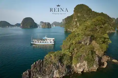 Desde Hanoi: Excursión de 6 h a la Bahía de Halong con almuerzo y fiesta al atardecer