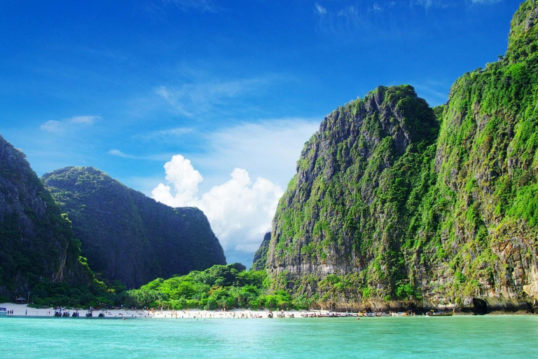 Phuket: Phi Phi Islands Day Trip with Meals & Transfer