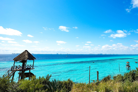 Cancun: Isla Mujeres Katamaran Tour med Open Bar of Drinks
