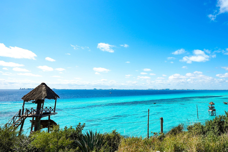 Cancun: Isla Mujeres Katamaran Tour med Open Bar of Drinks