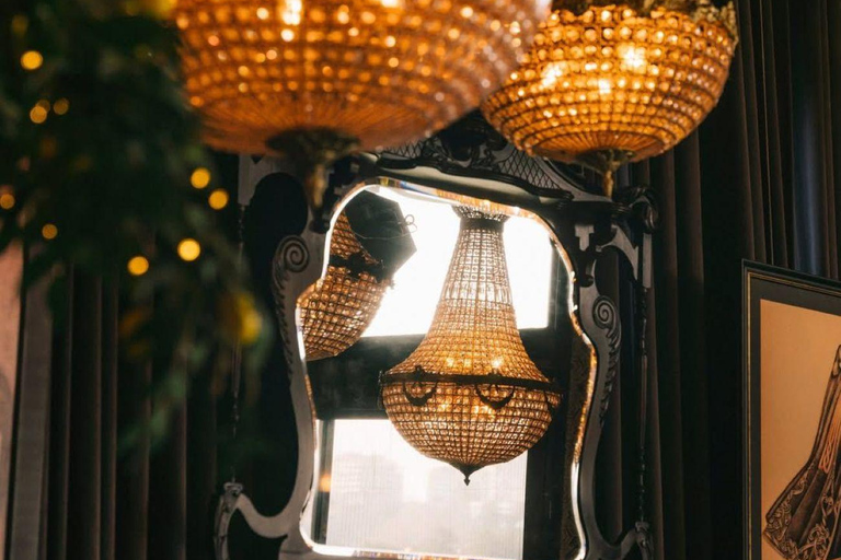 Tbilisi: Georgian Dinner, Wine & Folk Show with Pickup