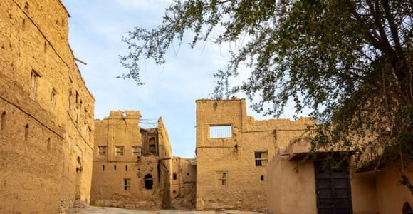 From Muscat: Full-Day to Nizwa-Misfat Al Abriyeen-Al Hamra