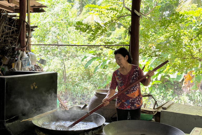 Bangkok: Railway Market & Floating Market Private Tour