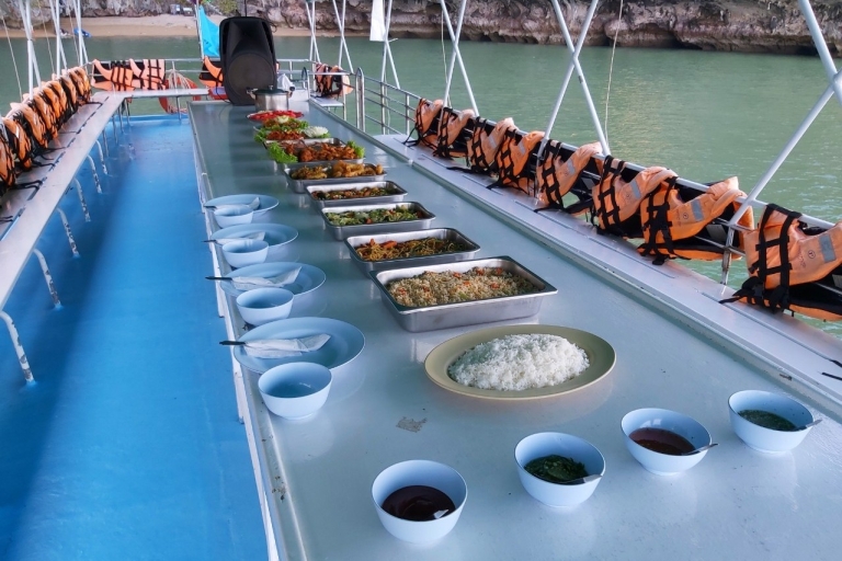 Von Phuket aus: Phang Nga Bay und Kanutour mit dem großen BootKamala, Sirey Bay, Leam Hin, Yamu, Rawai, Nai Harn und mehr.