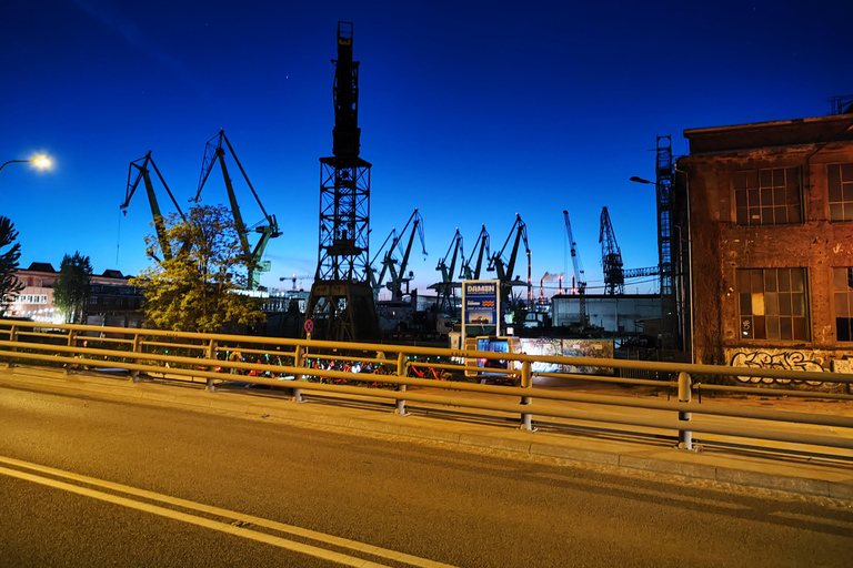 Gdańsk: Wrzeszcz and Shipyard District Private Bike Tour Golden Hour Ride – Gdańsk on evening mood Photo Stops