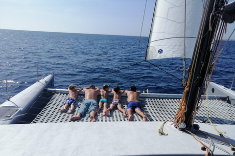 Sailing tour to Papagayo beach.