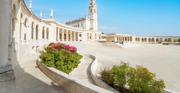 Porto: Fátima, Nazaré & Church of Santa Maria Válega