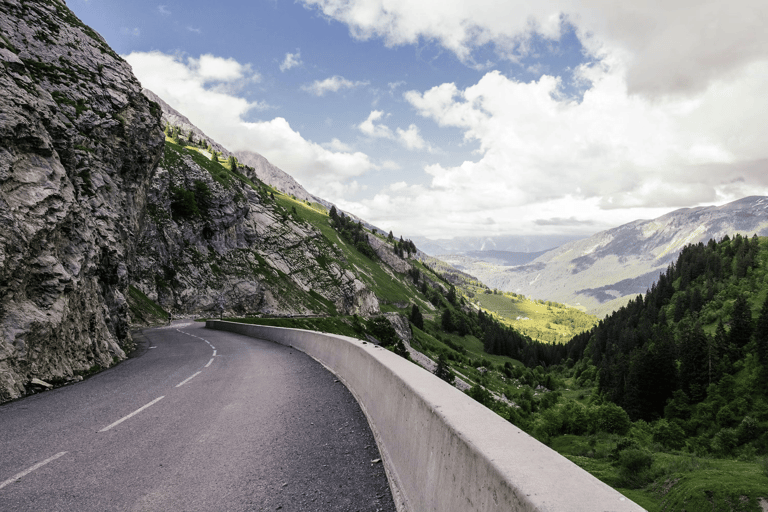 From Zurich: Hidden Swiss Viewpoints & Alpine Villages Tour