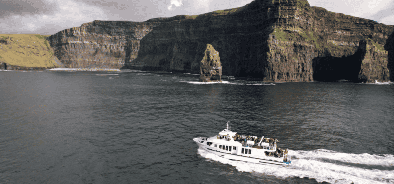 From Dublin: Cliffs of Moher, Boat Tour & Ailwee Caves