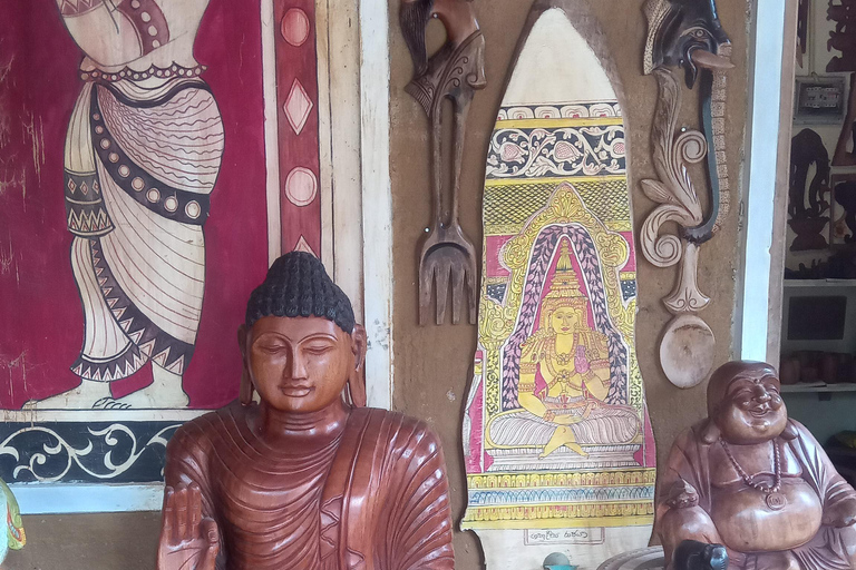 The Best Kandy Tuk-Tuk city Tour with a Professional Guide