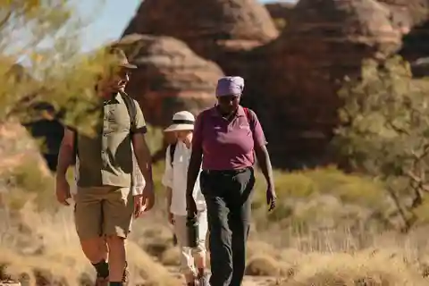 De Halls Creek a Bungles: Vuelo/conducción + guías locales aborígenes