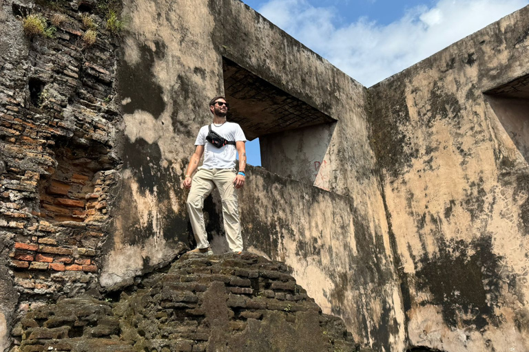 Yogyakarta Palace and Watercastle Guided Tour Private Transfer: Palace & Water castle Guided Tour