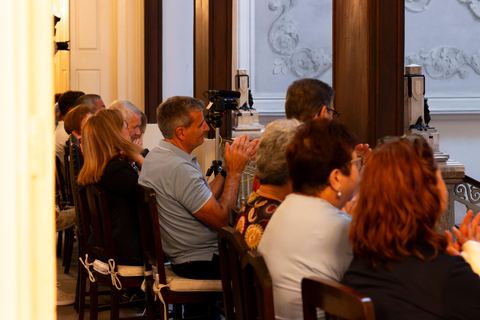 Porto: authentieke en traditionele studenten- en serenade-fadoPorto: Unieke studenten en serenade Fado van Coimbra Show