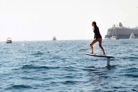 برشلونة: استئجار يخت خاص مع المشروبات والطعاماستئجار يخت خاص في برشلونة لمدة 3 ساعات