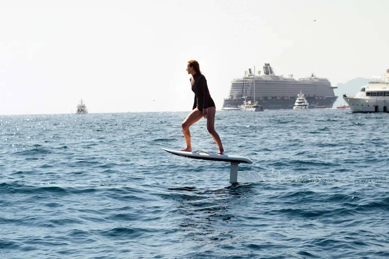 برشلونة: استئجار يخت خاص مع المشروبات والطعاماستئجار يخت خاص في برشلونة لمدة 3 ساعات