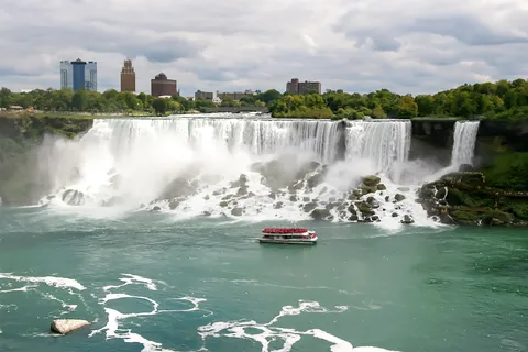 Niagara Falls, Canada: Boat Tour & Journey Behind the Falls